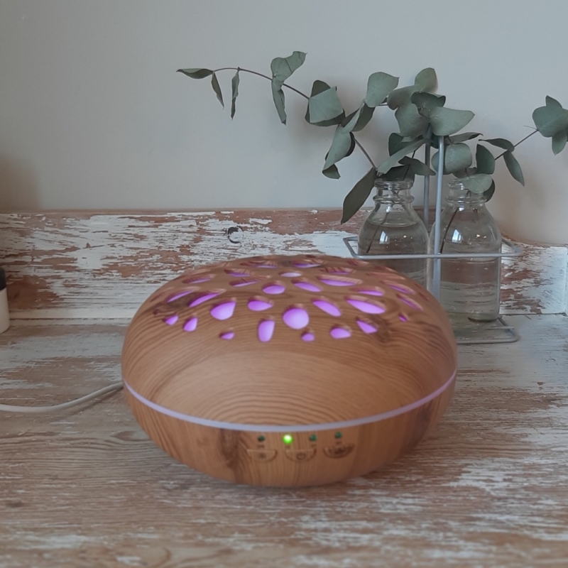 Aroma diffúzor 7 színű LED világítással, időzítővel, világos fa Mandala - 350ml